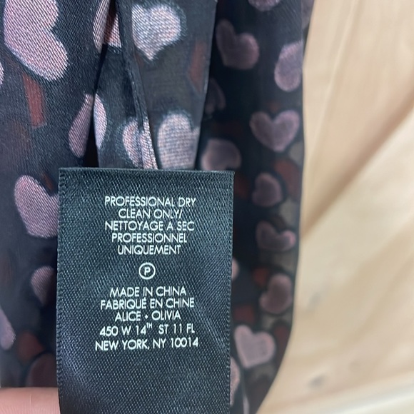 Alice + Olivia Hearts Silk Robe - Picture 5 of 7